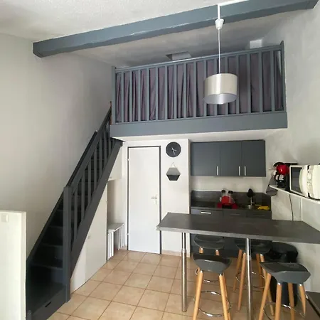 Azure Blue Stopover Vic-la-Gardiole